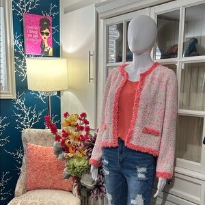 Stylish, high waisted Distressed Ankle Jeans in Blue. 
Size 6